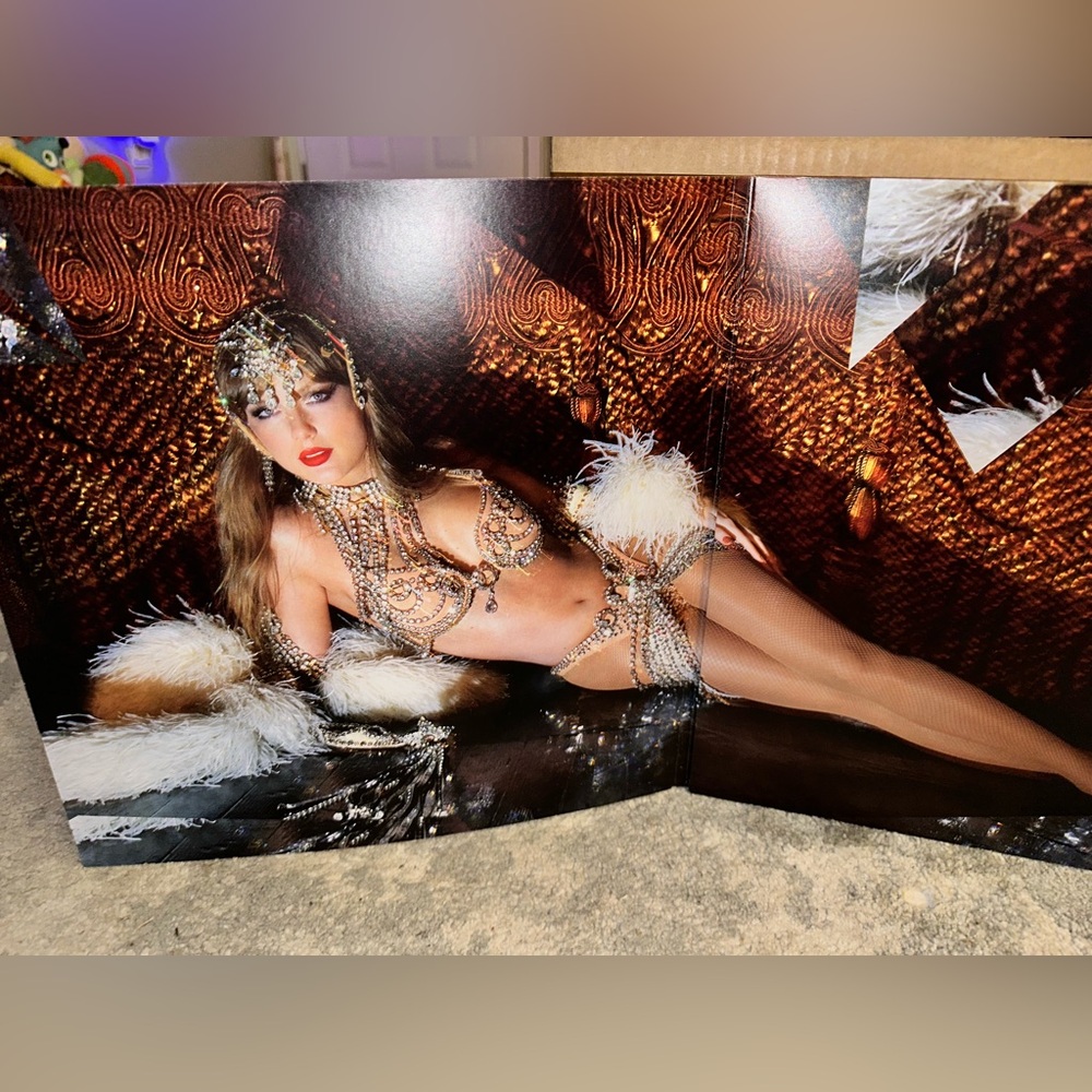 Taylor Swift The Life of a Showgirl Vinyl variant The Shiny Bug Limited Edition - Picture 3 of 10